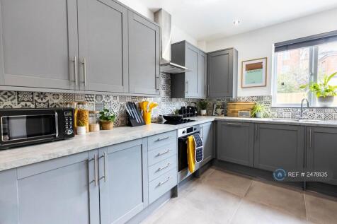 Kitchen: Spacious, New, Well-Equipped