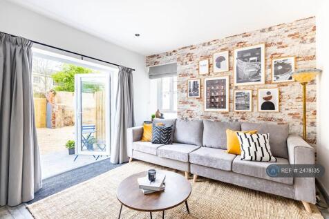 Lounge: Spacious, Light, Welcoming