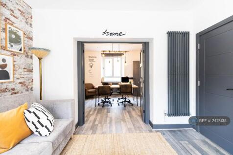 Lounge: Spacious, Light, Welcoming