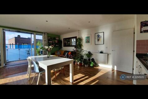 Lounge / Dining Space