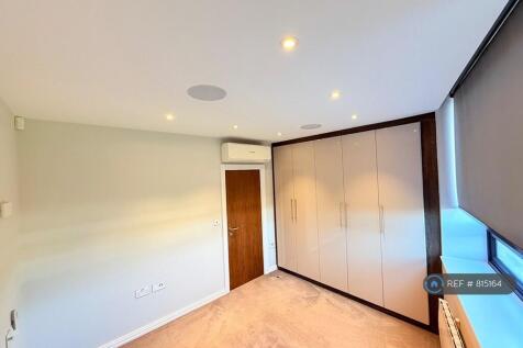 Bedroom Pic 4