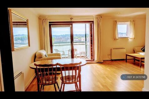 Living Room Photo 1
