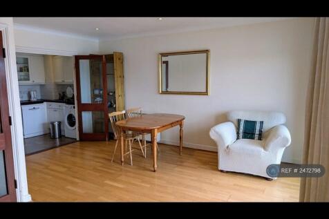 Living Room Photo 3