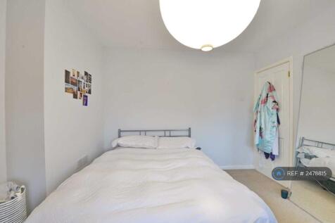 Master Bedroom (Alt. View)
