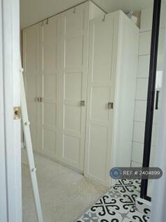 Master - Walk In Wardrobe