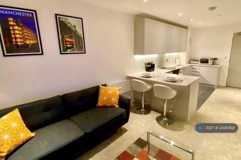 Living Room / Kitchen