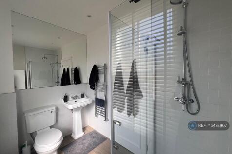 Shower / Toilet
