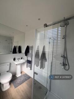 Shower / Toilet