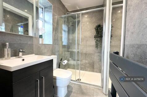 Ensuite For Room 5