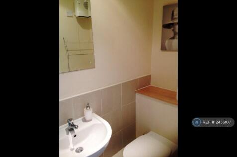 Ensuite Basin And Toilet