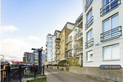 Terrace / Thames Path