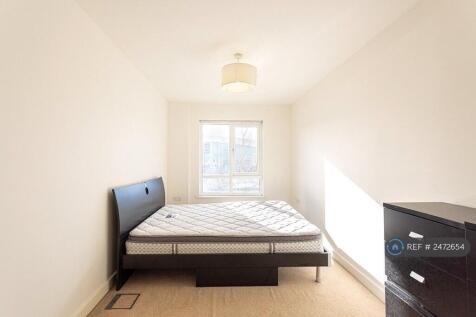 Spacious Bedroom With Storage