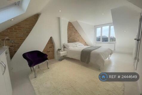 Large, Modern, Stylish Ensuite Loft Room