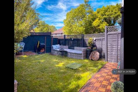 Private Garden w/ Additional Side Access