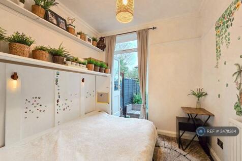 Bedroom 2 / Office