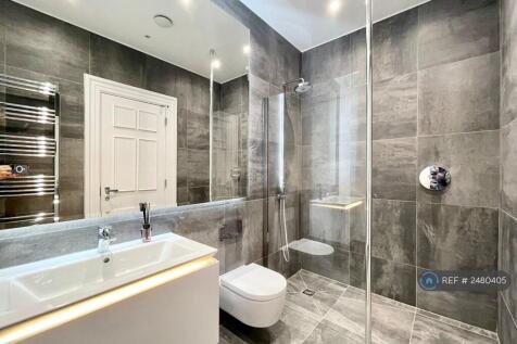Main Luxury Bathroom