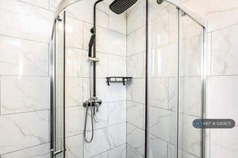 Modern En-Suite Bathroom