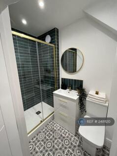 Room 6 Bathroom