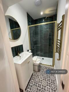 Room 9 Bathroom