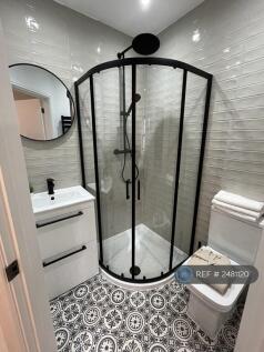 Room 12 Bathroom