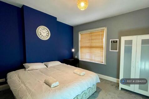 Room 1: Super King Sized Bedroom