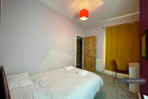 Room 2: Large Double Bedroom