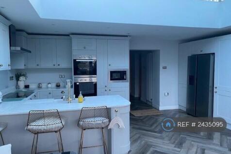 Open Kitchen/Dining/Lounge