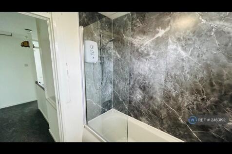 Bath With Electric Shower
