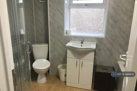 1st Floor Bathroom