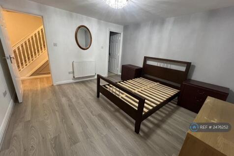 Bedroom 1 With Ensuite 