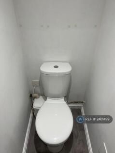 Bathroom 2 Wc &amp; Washbasin