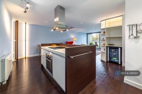 Open Plan Living Room/Kitchen
