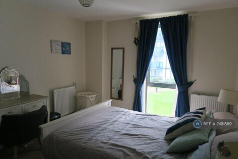 Spacious Bedroom With Garden View