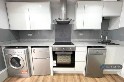 Modern, Fully-Appointed Kitchen 