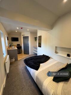 Ensuite Rm 5 With Additional Drink Station!!