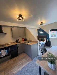 Brand New Studio Rm 3 &amp; Private Court Yard