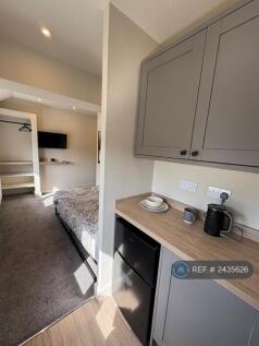 Ensuite 5 With Tea Work Top Station
