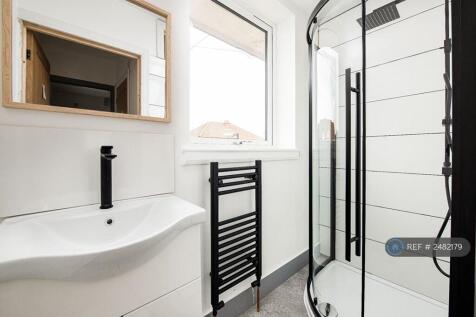 3 Separate Shower Rooms