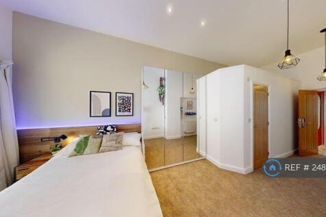 Your Huge Long Spacious Bright Room