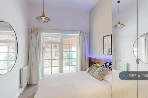 Bright Room Leading To The Garden w Own Patiospace