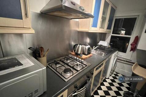 Kitchen: Gas Hob, Electric Oven