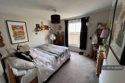 Lower Double Bedroom 