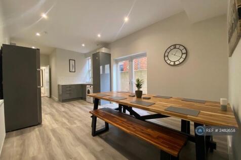 Kitchen/Communal Space 