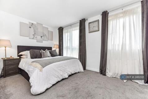 Master En-Suite Bedroom