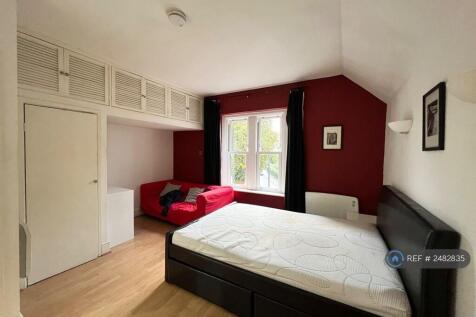 Double Bedroom &amp; Lounge Combined 