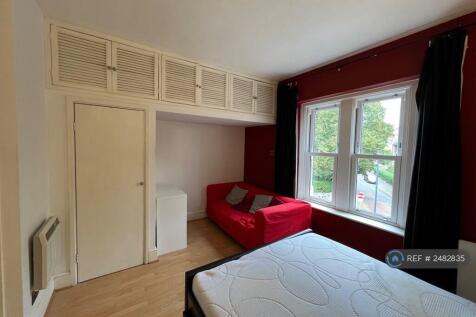 Double Bedroom &amp; Lounge Combined 