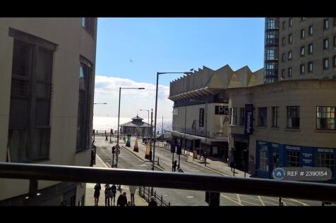 Balcony Sea View Down To The Food Sheltar Hall