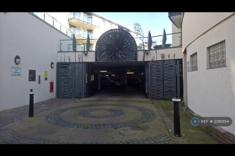 Main Pedestrian Entrance &#43; Exit On West Street 