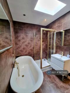 Ensuite Bedroom 1