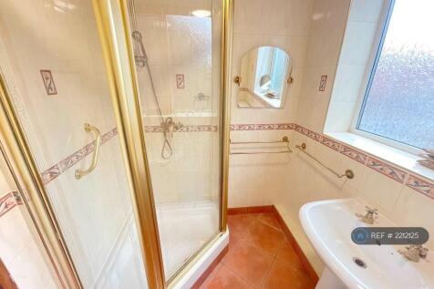 1/f Bathroom